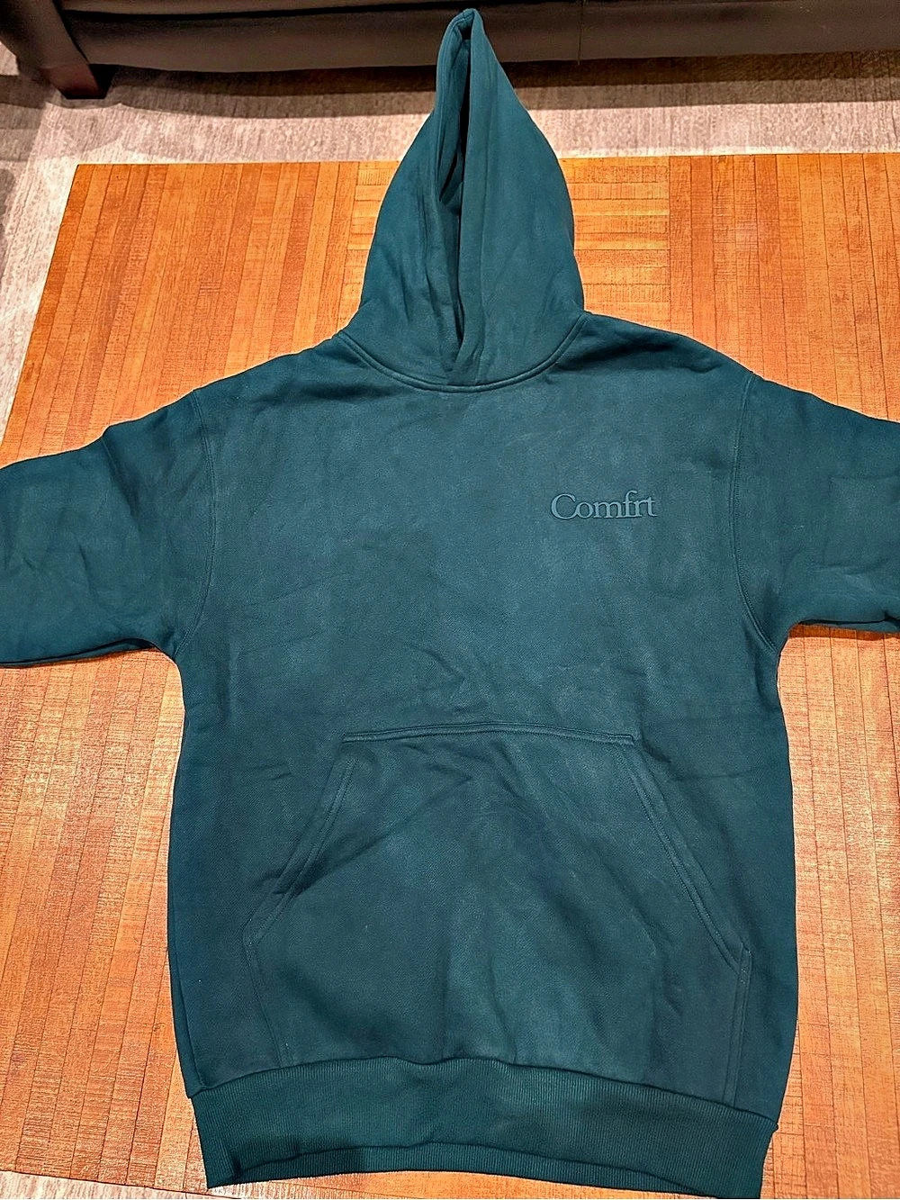 Comfrt Minimalist Hoodie – Alpine. Size XS